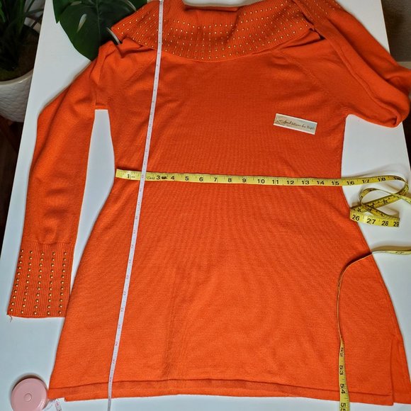 Questions ORANGE Long Sleave off shoulder sweater with gold dot detail Size L - Picture 8 of 12